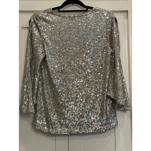 Cable & Guage silver sequin flutter sleeve v neck top MED - Picture 2 of 11
